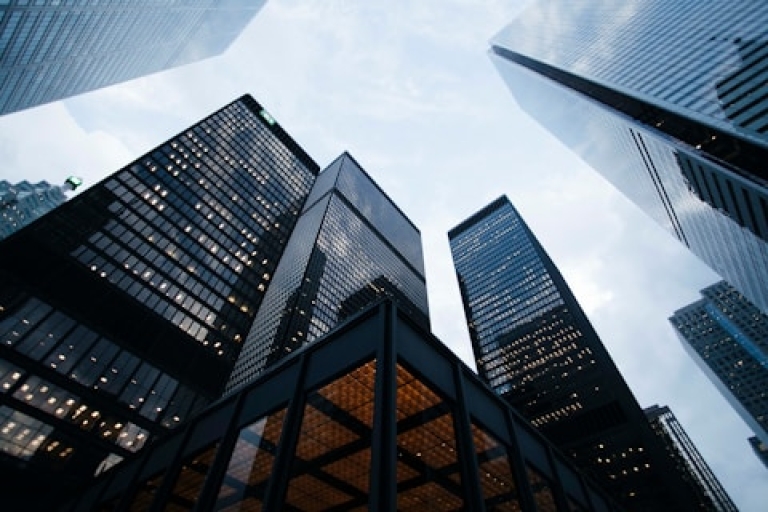 Liquid Cooling vs. Traditional Air Cooling: ROI Analysis for Enterprise Data Centers